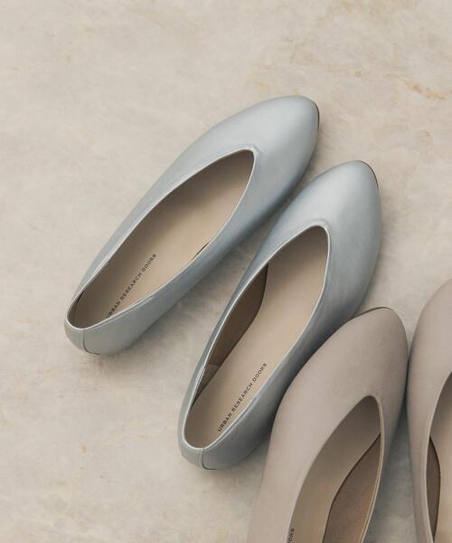 URBAN RESEARCH DOORS（アーバンリサーチドアーズ）の「Vカットパンプス（パンプス・レディース・グレー系その他/ブラック/シルバー・38/36/37）」の3枚目の写真