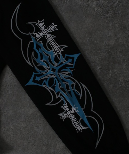 NYLAUS(ナイラス)の「【NYS】2026新作 オールドイングリッシュクロスロンT ロングTシャツ 長袖Tシャツ クロスプリント ロゴロンT(Tシャツ/カットソー・メンズ・ブラック/ブラック系その他/ホワイト・M/L)」の14枚目の写真