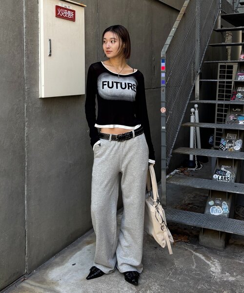 WHO'S WHO gallery(フーズフーギャラリー)の「SPRAY LOGO SHEER LAYERED TOPS(Tシャツ/カットソー・レディース・ホワイト/ブラック/グレー/ネイビー/イエロー・FREE)」の13枚目の写真