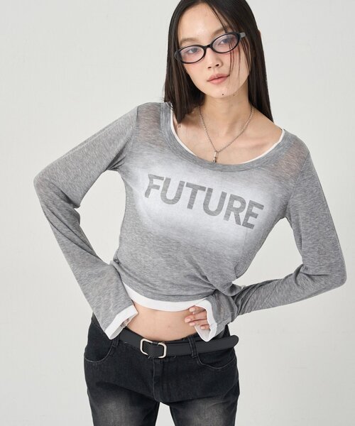 WHO'S WHO gallery(フーズフーギャラリー)の「スプレーロゴレイヤードシアートップス(Tシャツ/カットソー・レディース・ブラック/グレー/ネイビー/イエロー/ホワイト・FREE)」の14枚目の写真