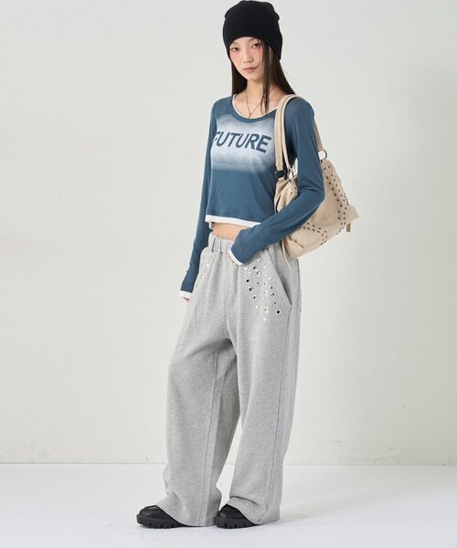 WHO'S WHO gallery(フーズフーギャラリー)の「スプレーロゴレイヤードシアートップス(Tシャツ/カットソー・レディース・ブラック/グレー/ネイビー/イエロー/ホワイト・FREE)」の8枚目の写真
