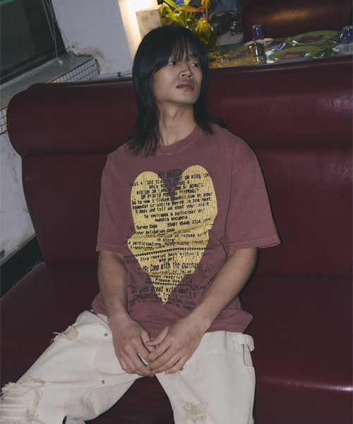 UNTITLED SEOUL（アンタイトル ソウル）の「アンタイトル ハートロゴ ピグメントウォッシュ 半袖 ブラウン（Tシャツ/カットソー・メンズ・その他・MEDIUM/LARGE/X-LARGE）」の2枚目の写真