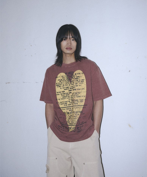 UNTITLED SEOUL（アンタイトル ソウル）の「アンタイトル ハートロゴ ピグメントウォッシュ 半袖 ブラウン（Tシャツ/カットソー・メンズ・その他・MEDIUM/LARGE/X-LARGE）」の3枚目の写真