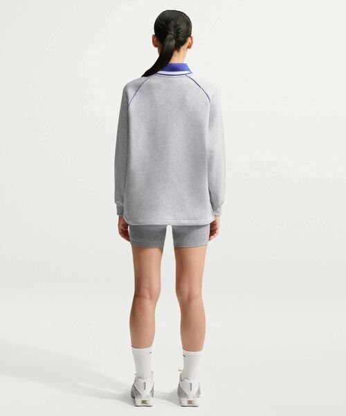 NIKE(ナイキ)の「ナイキ スポーツウェア フェニックス フリース ウィメンズ オーバーサイズド グラフィック ポロトップス / Nike Sportswear Phoenix Fleece Women's Oversized Graphic Polo Top IF0257-043 Pure Platinum(ポロシャツ・レディース・プラチナム・XL/XS/S/M/L)」の12枚目の写真