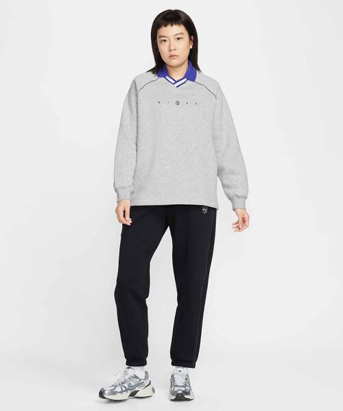 NIKE(ナイキ)の「ナイキ スポーツウェア フェニックス フリース ウィメンズ オーバーサイズド グラフィック ポロトップス / Nike Sportswear Phoenix Fleece Women's Oversized Graphic Polo Top IF0257-043 Pure Platinum(ポロシャツ・レディース・プラチナム・XL/XS/S/M/L)」の14枚目の写真