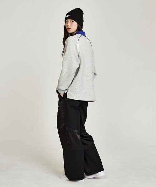 NIKE(ナイキ)の「ナイキ スポーツウェア フェニックス フリース ウィメンズ オーバーサイズド グラフィック ポロトップス / Nike Sportswear Phoenix Fleece Women's Oversized Graphic Polo Top IF0257-043 Pure Platinum(ポロシャツ・レディース・プラチナム・XL/XS/S/M/L)」の3枚目の写真