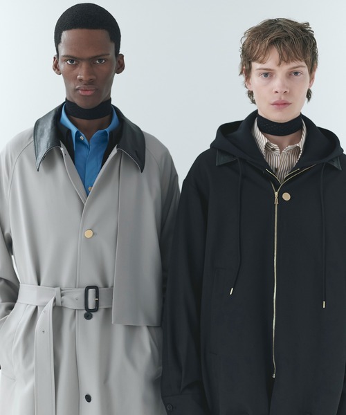 CULLNI(クルニ)の「Wool Gabardine Asymmetrical Layered Balmacaan Coat(ステンカラーコート・メンズ・ブラック/グレイッシュベージュ・0/1/2)」の3枚目の写真