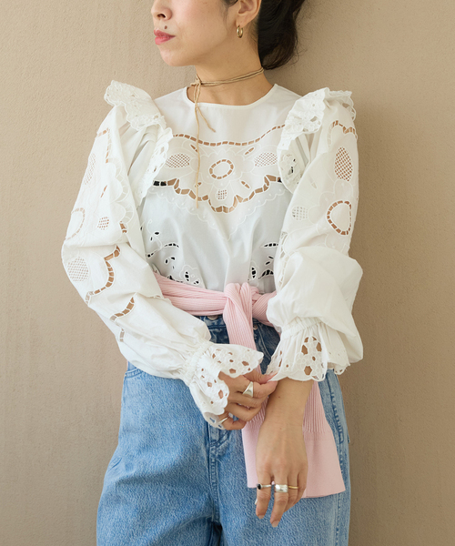 IENA LA BOUCLE(イエナラブークル)の「IENA LA BOUCLE カットワークブロードブラウス(シャツ/ブラウス・レディース・ホワイト・FREE)」の3枚目の写真