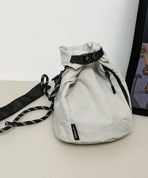 florist（フローリスト）の「【メンズ・レディース兼用】コードストラップミニショルダーバッグ（ショルダーバッグ・レディース・ベージュ/ダークグレー/ライトグレー/ブラック/オレンジ・FREE）」の3枚目の写真