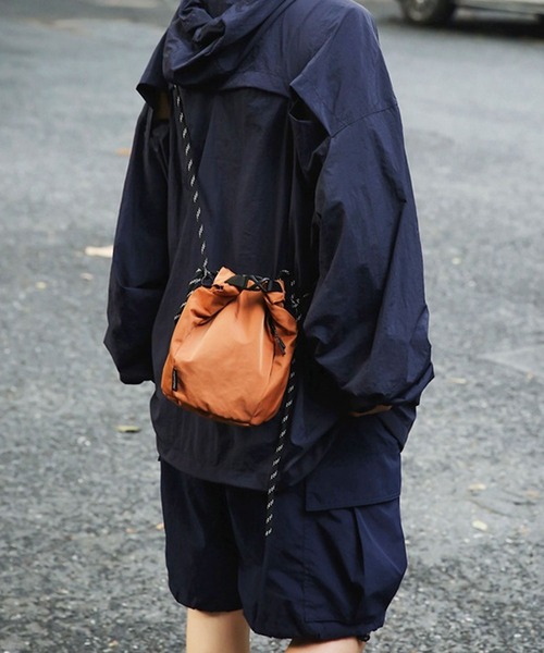 florist（フローリスト）の「【メンズ・レディース兼用】コードストラップミニショルダーバッグ（ショルダーバッグ・レディース・ベージュ/ダークグレー/ライトグレー/ブラック/オレンジ・FREE）」の16枚目の写真