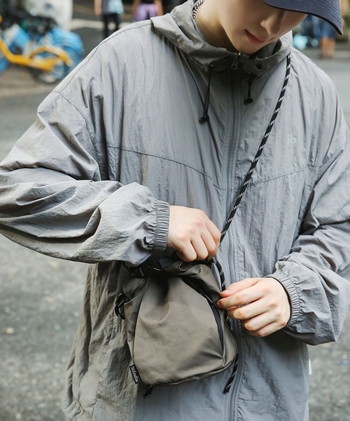 florist（フローリスト）の「【メンズ・レディース兼用】コードストラップミニショルダーバッグ（ショルダーバッグ・レディース・ベージュ/ダークグレー/ライトグレー/ブラック/オレンジ・FREE）」の18枚目の写真