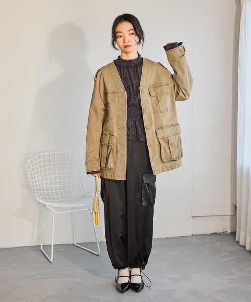 mysty woman（ミスティウーマン）の「フラワージャガードシャーリングブラウス　659800（Tシャツ/カットソー・レディース・オフホワイト/チャコールグレー・FREE）」の3枚目の写真