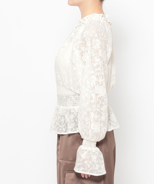 mysty woman（ミスティウーマン）の「フラワージャガードシャーリングブラウス　659800（Tシャツ/カットソー・レディース・オフホワイト/チャコールグレー・FREE）」の6枚目の写真