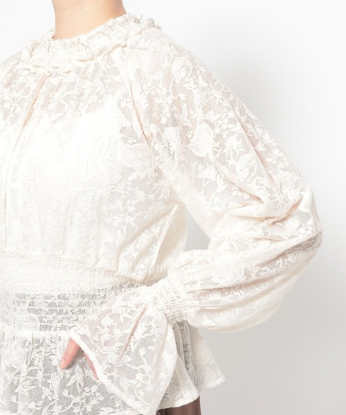 mysty woman（ミスティウーマン）の「フラワージャガードシャーリングブラウス　659800（Tシャツ/カットソー・レディース・オフホワイト/チャコールグレー・FREE）」の9枚目の写真
