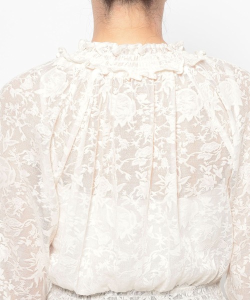 mysty woman（ミスティウーマン）の「フラワージャガードシャーリングブラウス　659800（Tシャツ/カットソー・レディース・オフホワイト/チャコールグレー・FREE）」の11枚目の写真