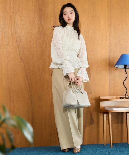 mysty woman（ミスティウーマン）の「フラワージャガードシャーリングブラウス　659800（Tシャツ/カットソー・レディース・オフホワイト/チャコールグレー・FREE）」の15枚目の写真