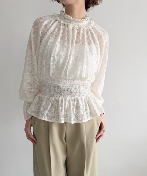 mysty woman(ミスティウーマン)の「フラワージャガードシャーリングブラウス 659800(Tシャツ/カットソー・レディース・オフホワイト/チャコールグレー・FREE)」の19枚目の写真