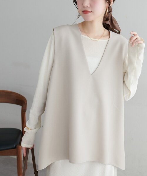 DISCOAT（ディスコート）の「【Noka】裾ラウンド深Vベスト（ベスト・レディース・グレイッシュベージュ/ライトベージュ/チャコールグレー・FREE）」の2枚目の写真