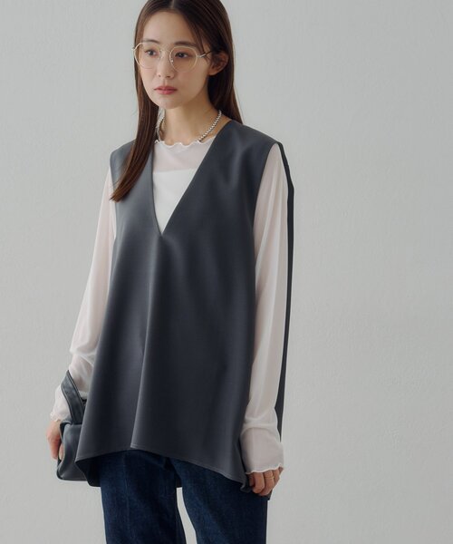 DISCOAT（ディスコート）の「【Noka】裾ラウンド深Vベスト（ベスト・レディース・グレイッシュベージュ/ライトベージュ/チャコールグレー・FREE）」の4枚目の写真