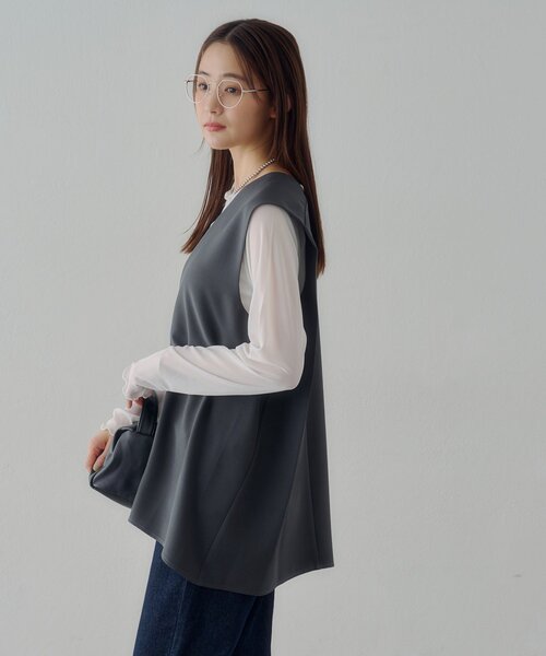 DISCOAT（ディスコート）の「【Noka】裾ラウンド深Vベスト（ベスト・レディース・グレイッシュベージュ/ライトベージュ/チャコールグレー・FREE）」の5枚目の写真