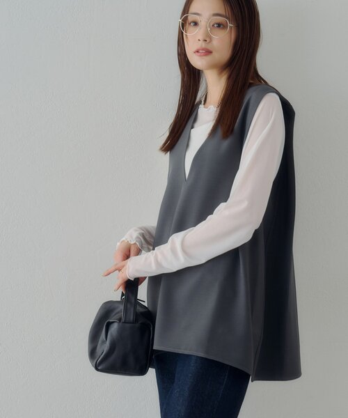 DISCOAT（ディスコート）の「【Noka】裾ラウンド深Vベスト（ベスト・レディース・グレイッシュベージュ/ライトベージュ/チャコールグレー・FREE）」の6枚目の写真