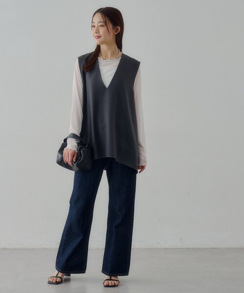 DISCOAT（ディスコート）の「【Noka】裾ラウンド深Vベスト（ベスト・レディース・グレイッシュベージュ/ライトベージュ/チャコールグレー・FREE）」の9枚目の写真