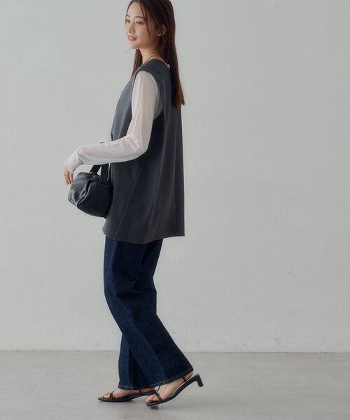 DISCOAT（ディスコート）の「【Noka】裾ラウンド深Vベスト（ベスト・レディース・グレイッシュベージュ/ライトベージュ/チャコールグレー・FREE）」の10枚目の写真