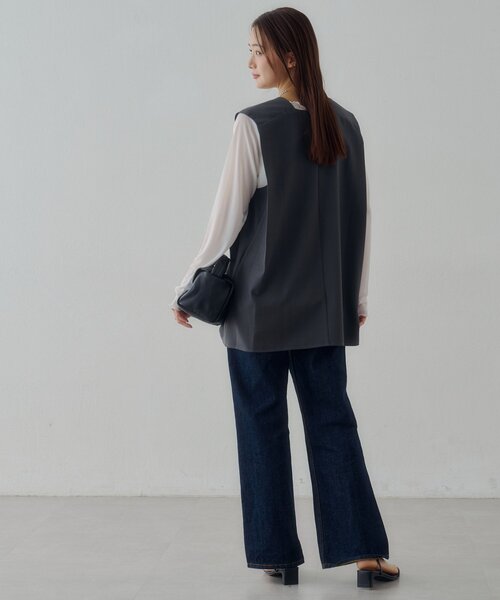 DISCOAT（ディスコート）の「【Noka】裾ラウンド深Vベスト（ベスト・レディース・グレイッシュベージュ/ライトベージュ/チャコールグレー・FREE）」の11枚目の写真