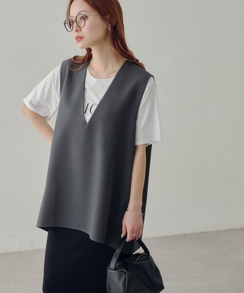 DISCOAT（ディスコート）の「【Noka】裾ラウンド深Vベスト（ベスト・レディース・グレイッシュベージュ/ライトベージュ/チャコールグレー・FREE）」の12枚目の写真