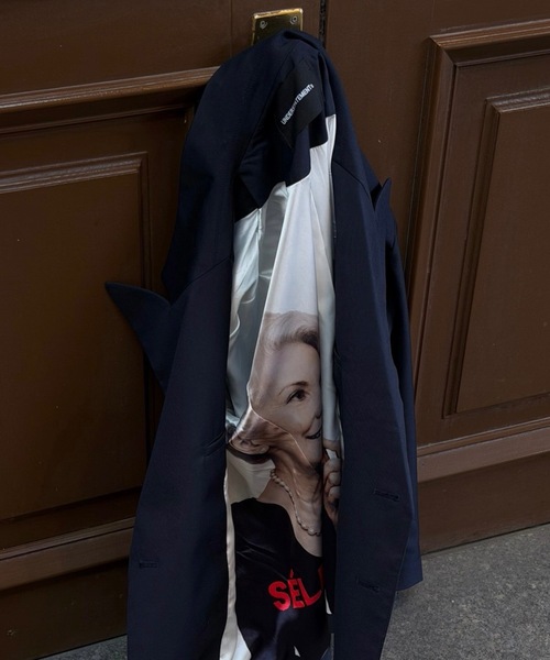 UNDERSTATEMENTs（アンダーステイトメント）の「【ユニセックス】ダブルブレストテーラードジャケット/裏地アートデザインプリント（テーラードジャケット・メンズ・チャコールグレー/ネイビー・MEDIUM/LARGE）」の15枚目の写真