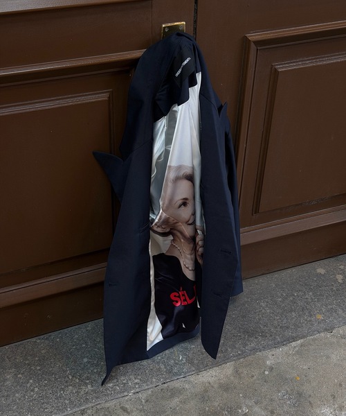 UNDERSTATEMENTs（アンダーステイトメント）の「【ユニセックス】ダブルブレストテーラードジャケット/裏地アートデザインプリント（テーラードジャケット・メンズ・チャコールグレー/ネイビー・MEDIUM/LARGE）」の6枚目の写真