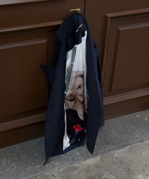 UNDERSTATEMENTs（アンダーステイトメント）の「【ユニセックス】ダブルブレストテーラードジャケット/裏地アートデザインプリント（テーラードジャケット・メンズ・チャコールグレー/ネイビー・MEDIUM/LARGE）」の7枚目の写真