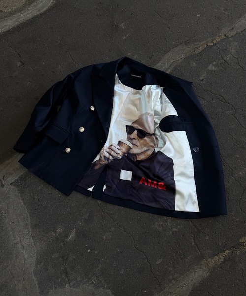 UNDERSTATEMENTs（アンダーステイトメント）の「【ユニセックス】ダブルブレストテーラードジャケット/裏地アートデザインプリント（テーラードジャケット・メンズ・チャコールグレー/ネイビー・MEDIUM/LARGE）」の8枚目の写真