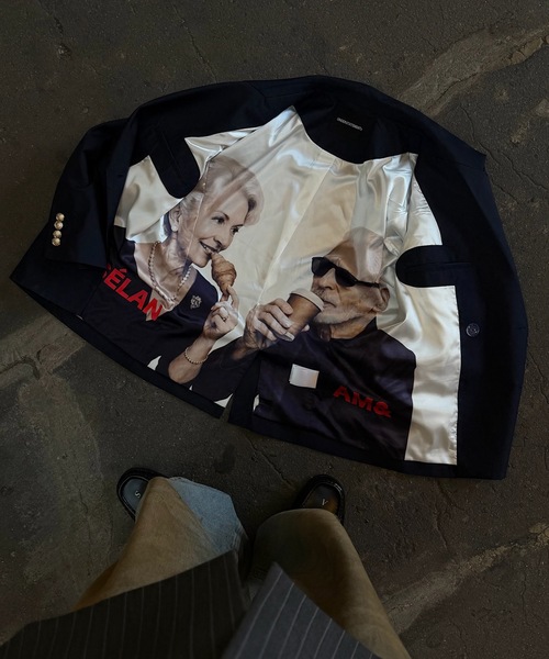 UNDERSTATEMENTs（アンダーステイトメント）の「【ユニセックス】ダブルブレストテーラードジャケット/裏地アートデザインプリント（テーラードジャケット・メンズ・チャコールグレー/ネイビー・MEDIUM/LARGE）」の12枚目の写真