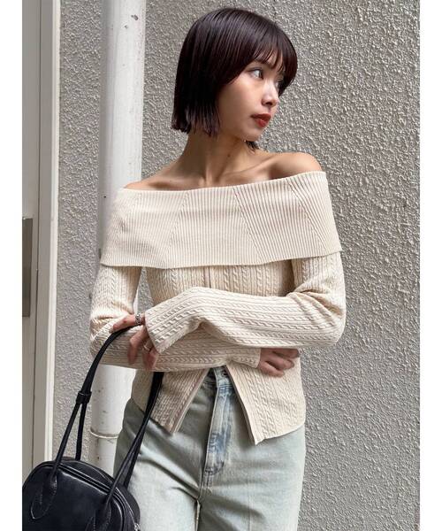 MURUA（ムルーア）の「オフショルダーケーブルニット（ニット/セーター・レディース・ブラック/アイボリー/グレー・FREE）」の4枚目の写真