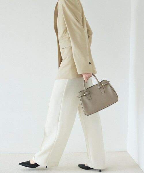 LOWELL things(ロウェル シングス)の「Lien/レザー3層2WAYトート(トートバッグ・レディース・グレイッシュベージュ/ブラック/アイボリー・フリー)」の8枚目の写真