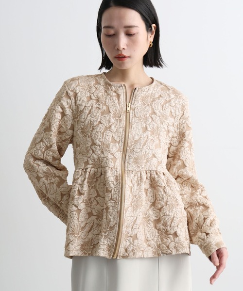 Futier land(フューティアランド)の「ジャガードフラワーペプラムジャケット(ブルゾン・レディース・ベージュ/ブラック・LARGE/MEDIUM)」の1枚目の写真
