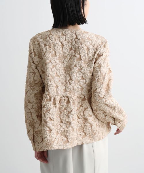 Futier land(フューティアランド)の「ジャガードフラワーペプラムジャケット(ブルゾン・レディース・ベージュ/ブラック・LARGE/MEDIUM)」の7枚目の写真