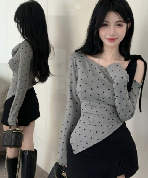 Ritzy(リッツィー)の「アシメオフショルダー ドットプリント トップス(Tシャツ/カットソー・レディース・グレー・M/L)」の3枚目の写真