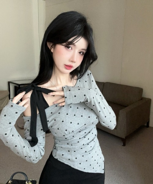 Ritzy(リッツィー)の「アシメオフショルダー ドットプリント トップス(Tシャツ/カットソー・レディース・グレー・M/L)」の10枚目の写真