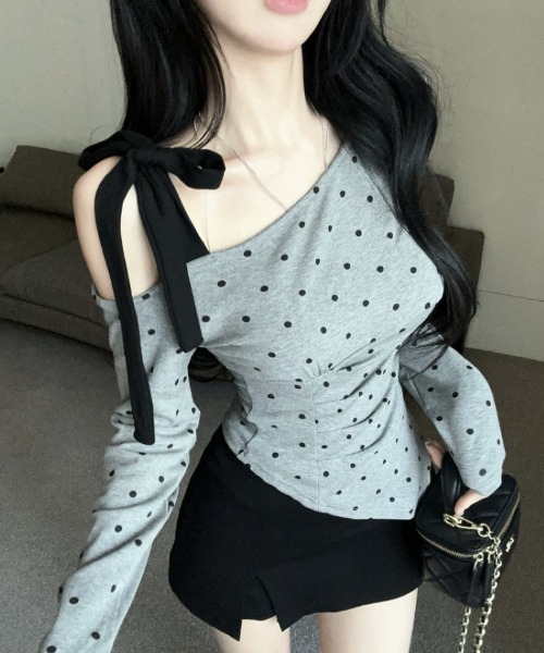 Ritzy(リッツィー)の「アシメオフショルダー ドットプリント トップス(Tシャツ/カットソー・レディース・グレー・M/L)」の15枚目の写真