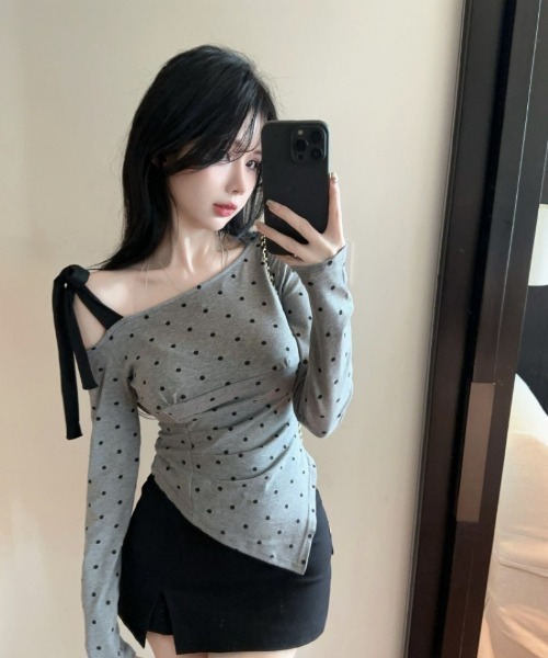 Ritzy(リッツィー)の「アシメオフショルダー ドットプリント トップス(Tシャツ/カットソー・レディース・グレー・M/L)」の17枚目の写真
