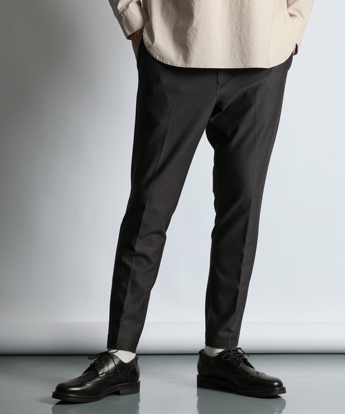 The DUFFER of ST.GEORGE（ザダファーオブセントジョージ）の「【WEB限定アイテム】SET UP JERSEY SLIM TROUSERS：セットアップ対応 ノータック ジャージスラックス（スラックス・メンズ・ブラック/グレー・X-LARGE/LARGE/MEDIUM/SMALL）」の2枚目の写真