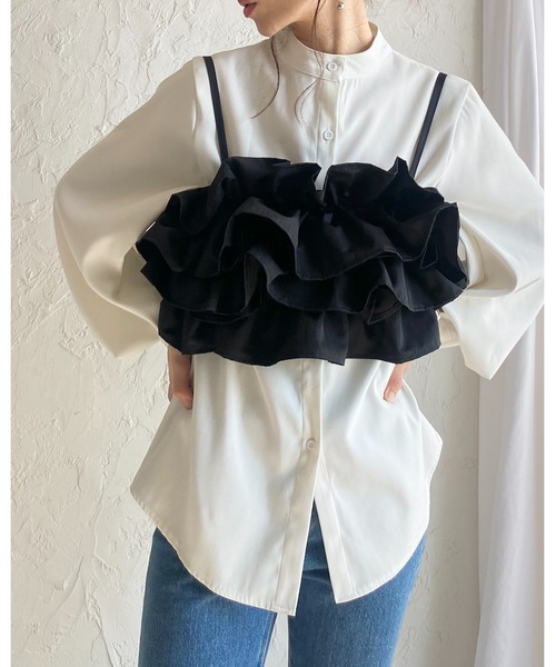 She's Closet(シーズクローゼット)の「ボリューム フリル ビスチェ キャミソール / レイヤードトップス(キャミソール・レディース・アイボリー/ブラック・FREE)」の3枚目の写真