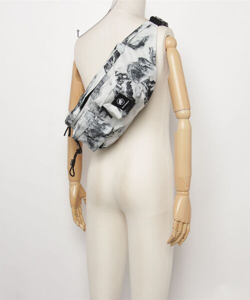 Mammut(マムート)の「エクセロン 2.0 ウエストパック ジャパンエクスクルーシブ ラージ オールオーバープリント / Xeron 2.0 Waistpack JE Large AOP(ボディバッグ/ウエストポーチ・メンズ・ホワイト系その他・5L)」の5枚目の写真