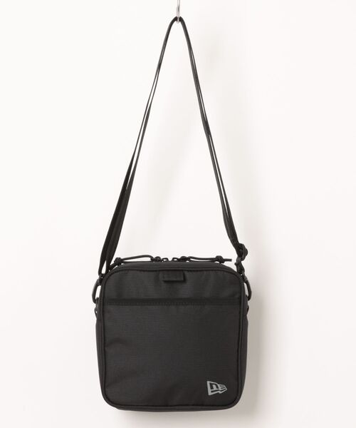 NEW ERA（ニューエラ）の「【NEW ERA/ニューエラ】スクエア ショルダーポーチ 1.5L NEW ERAロゴ ブラック（ショルダーバッグ・メンズ・ブラック・FREE）」の2枚目の写真