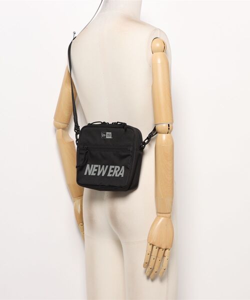 NEW ERA（ニューエラ）の「【NEW ERA/ニューエラ】スクエア ショルダーポーチ 1.5L NEW ERAロゴ ブラック（ショルダーバッグ・メンズ・ブラック・FREE）」の5枚目の写真