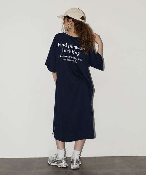 FUNALIVE(ファンアライブ)の「バックロゴオーバーサイズTミニワンピ 半袖(Tシャツ/カットソー・レディース・モカ/ネイビー/ブラック・L)」の2枚目の写真