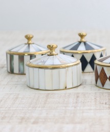MILLION CARATS（ミリオンカラッツ）の「《COTTAGE》真鍮とマザーオブパールがきらめく、上質な余白をつくる小さな宝石箱 -シェルキャニスター-（インテリア雑貨）」