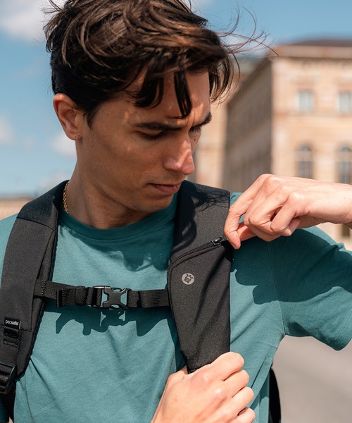 pacsafe(パックセーフ)の「pacsafe/パックセーフ V 20L City backpack/シティバックパック(バックパック/リュック・メンズ・ブラック・FREE)」の8枚目の写真